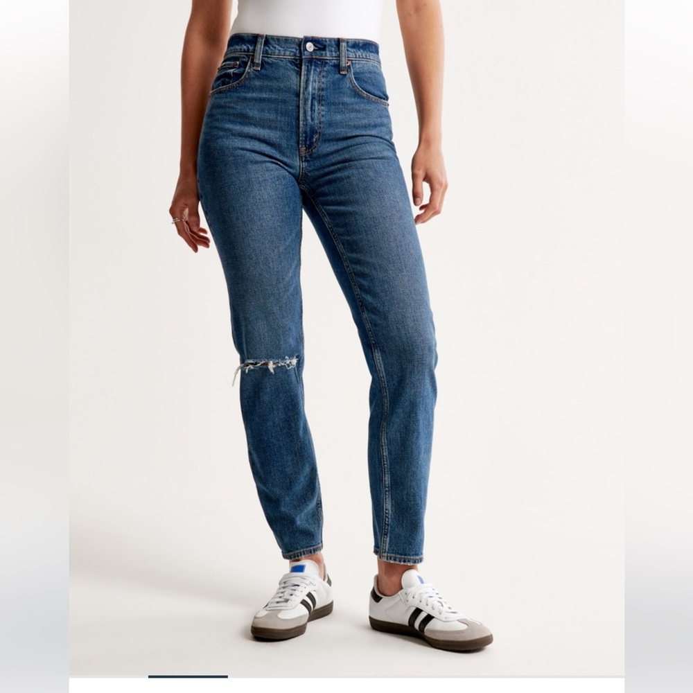 NWOT Abercrombie High Rise Mom Jeans - medium destroy